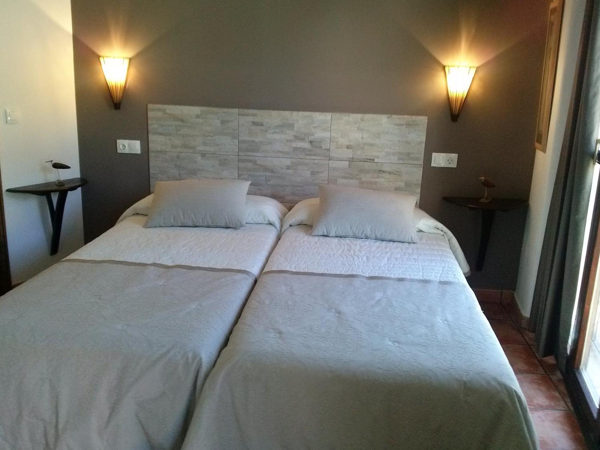 Hostal Suetxe Лос Аркос Екстериор снимка